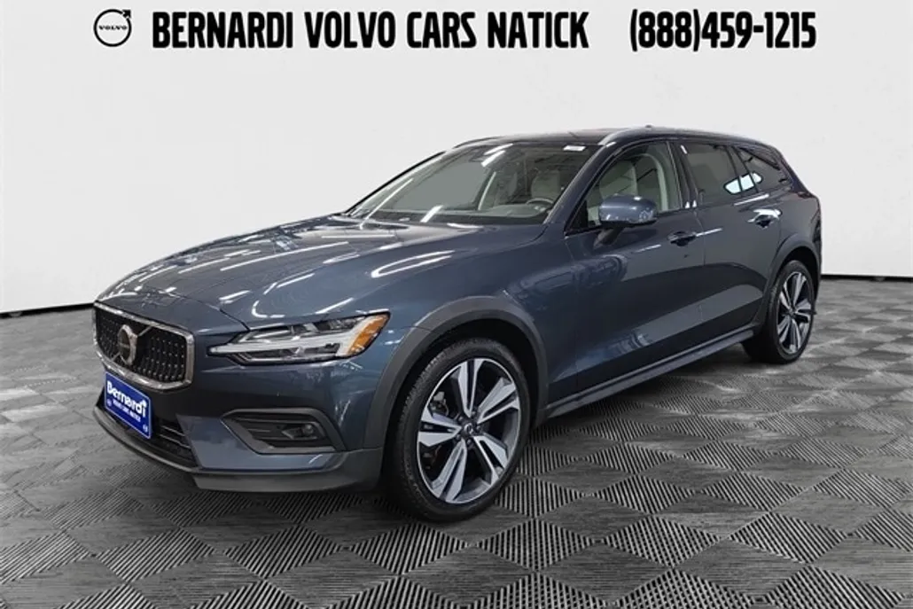 2023 Volvo V60 Cross Country B5 AWD Plus photo 1