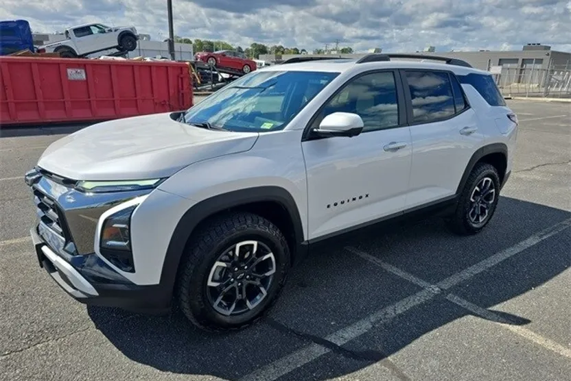 2025 Chevrolet Equinox ACTIV photo 1