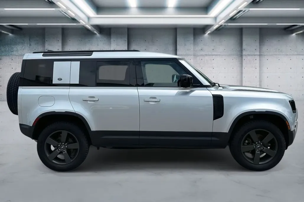 2023 Land Rover Defender 110 S photo 1