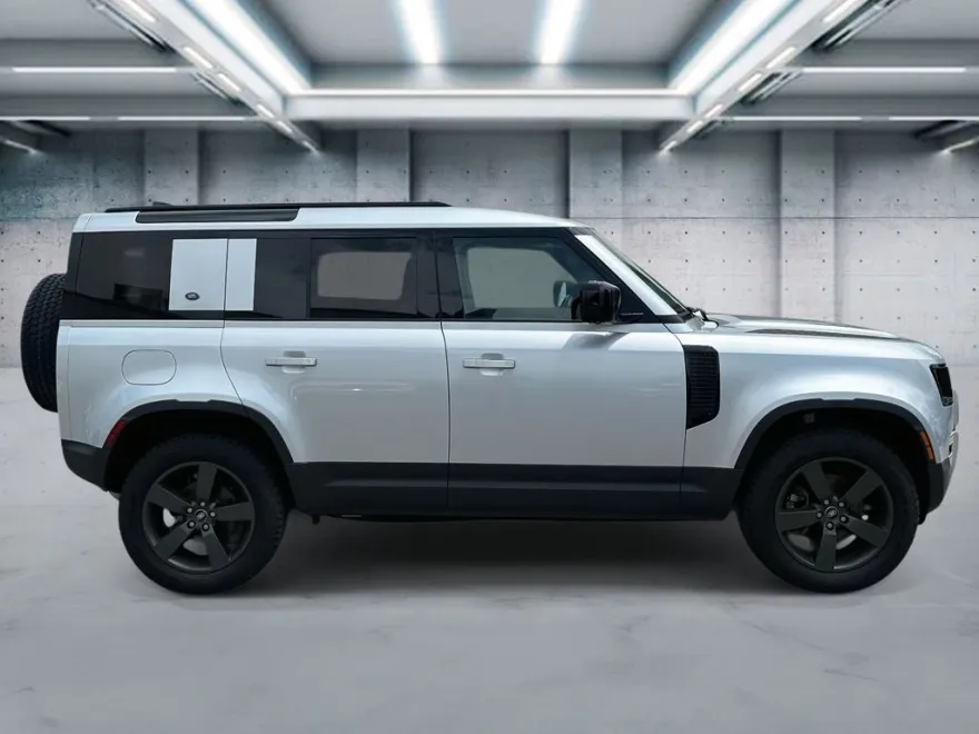 2023 Land Rover Defender 110 S photo 1
