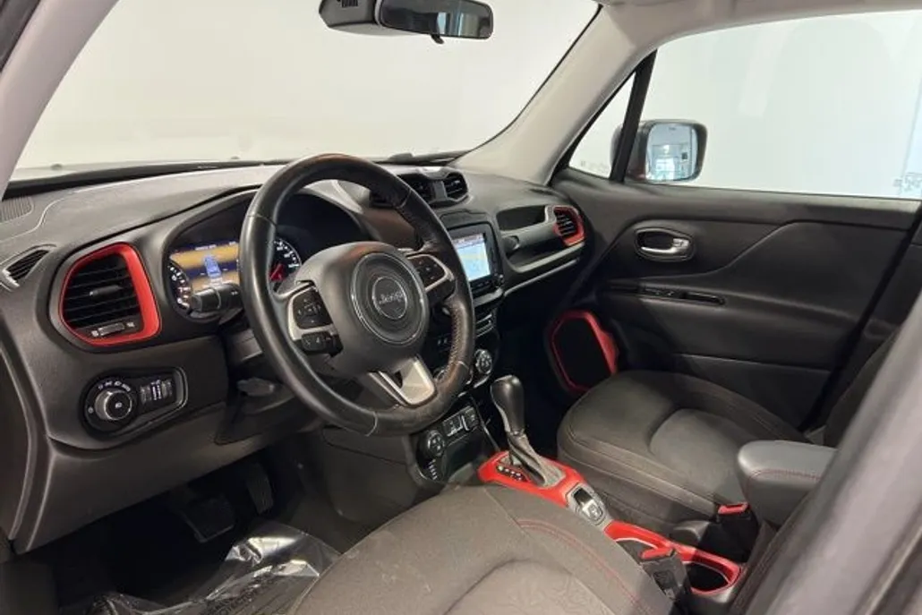 2017 Jeep Renegade Trailhawk photo 1