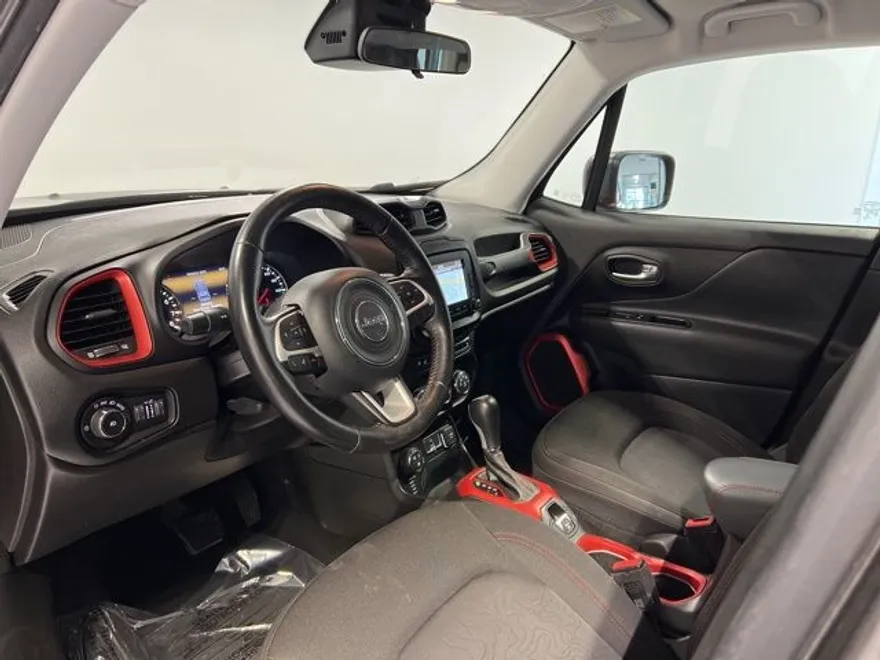 2017 Jeep Renegade Trailhawk photo 1