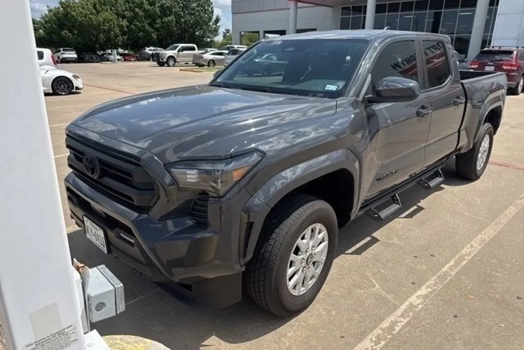 2025 Toyota Tacoma SR5 photo 1