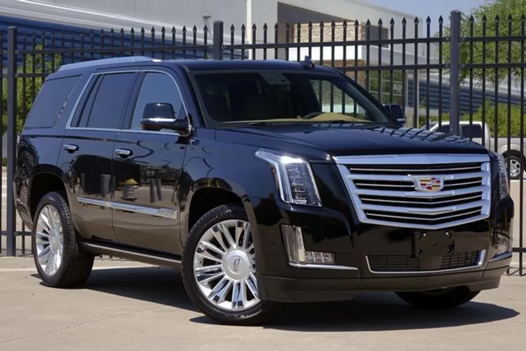 2017 Cadillac Escalade Platinum photo 1