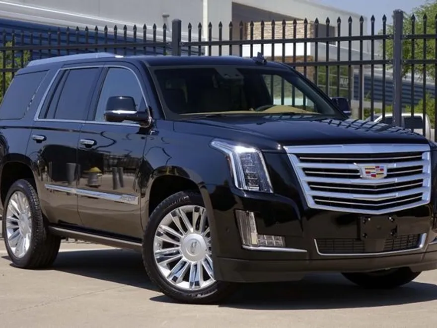 2017 Cadillac Escalade Platinum photo 1