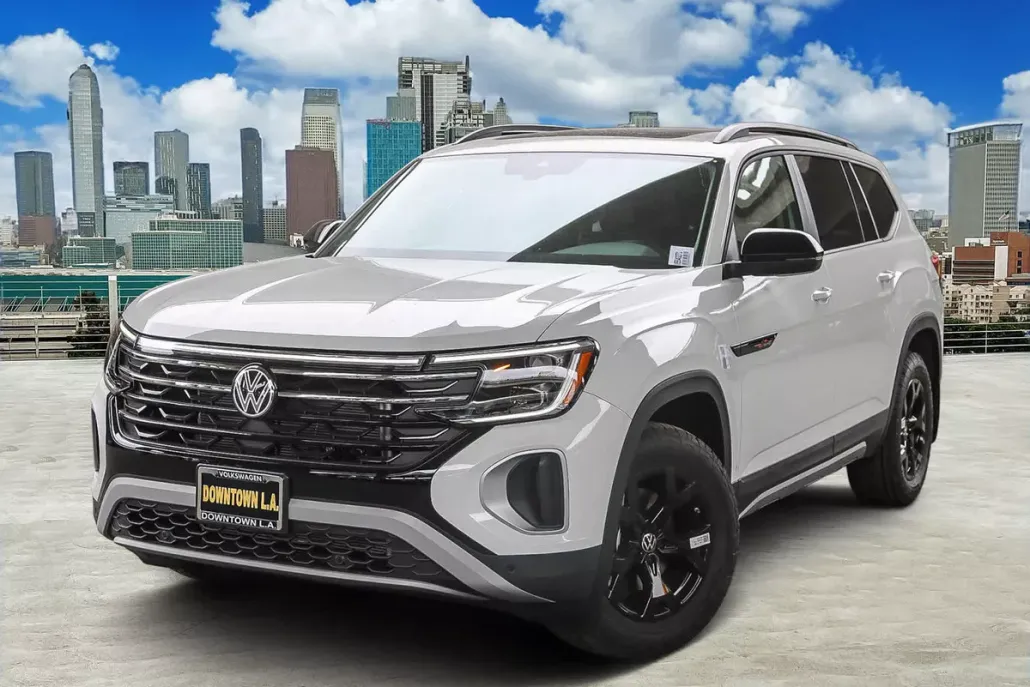 2025 Volkswagen Atlas Peak Edition SE photo 1