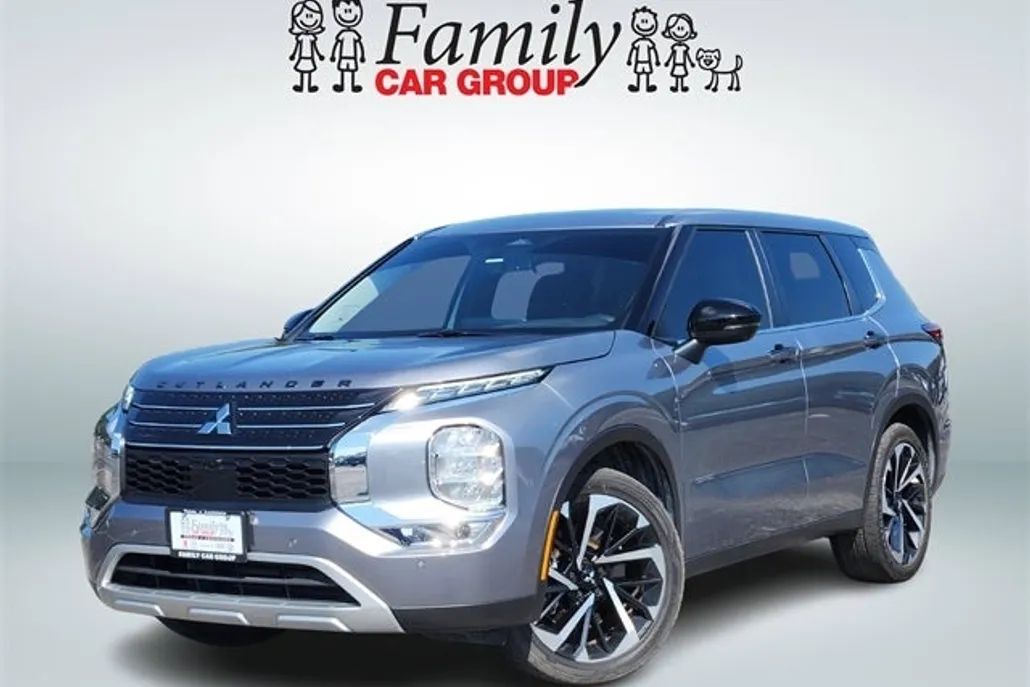2024 Mitsubishi Outlander SE photo 1