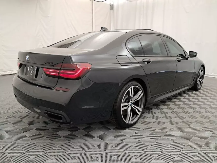 2019 Bmw 750i / B7 xDrive Sedan photo 1