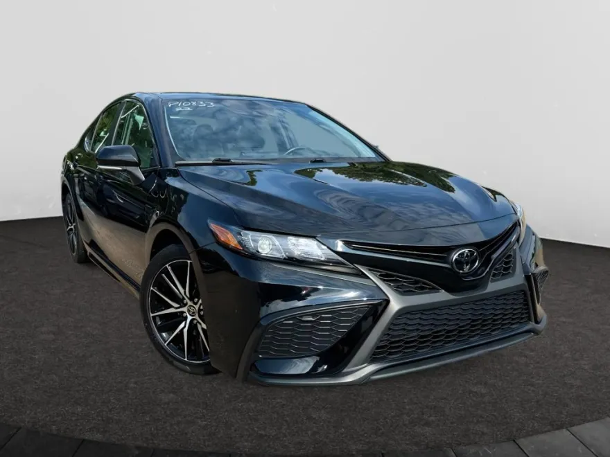 2022 Toyota Camry SE photo 1