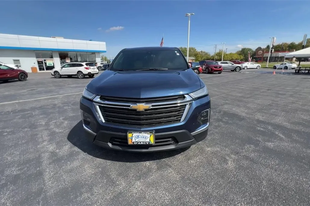 2023 Chevrolet Traverse LS photo 1