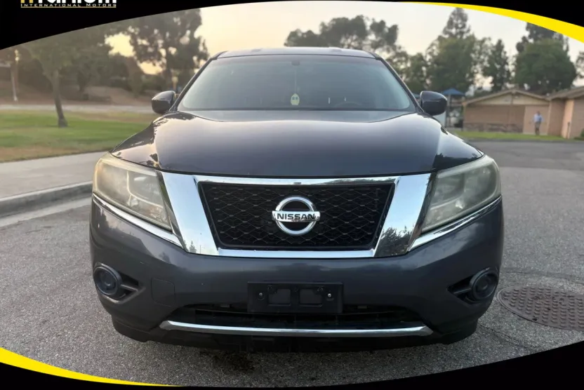 2013 Nissan Pathfinder photo 1