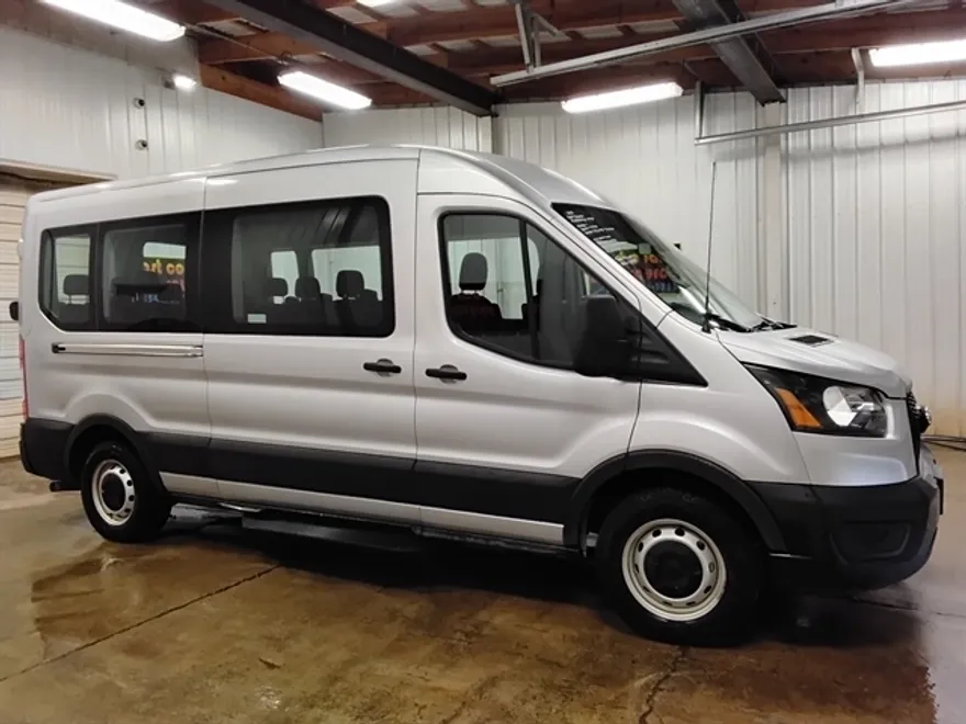 2022 Ford Transit Passenger XL photo 1