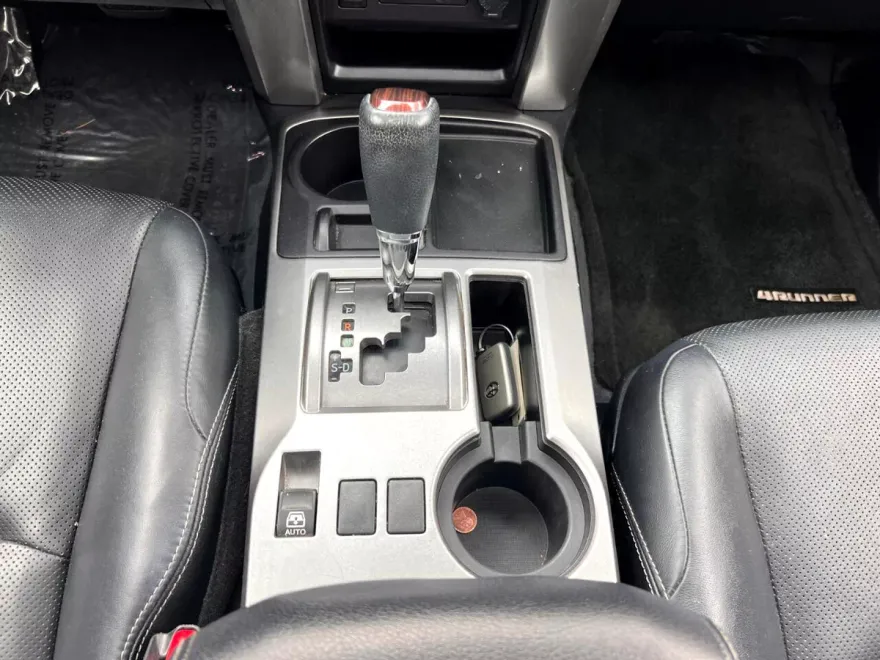 2019 Toyota 4Runner SR5 photo 10