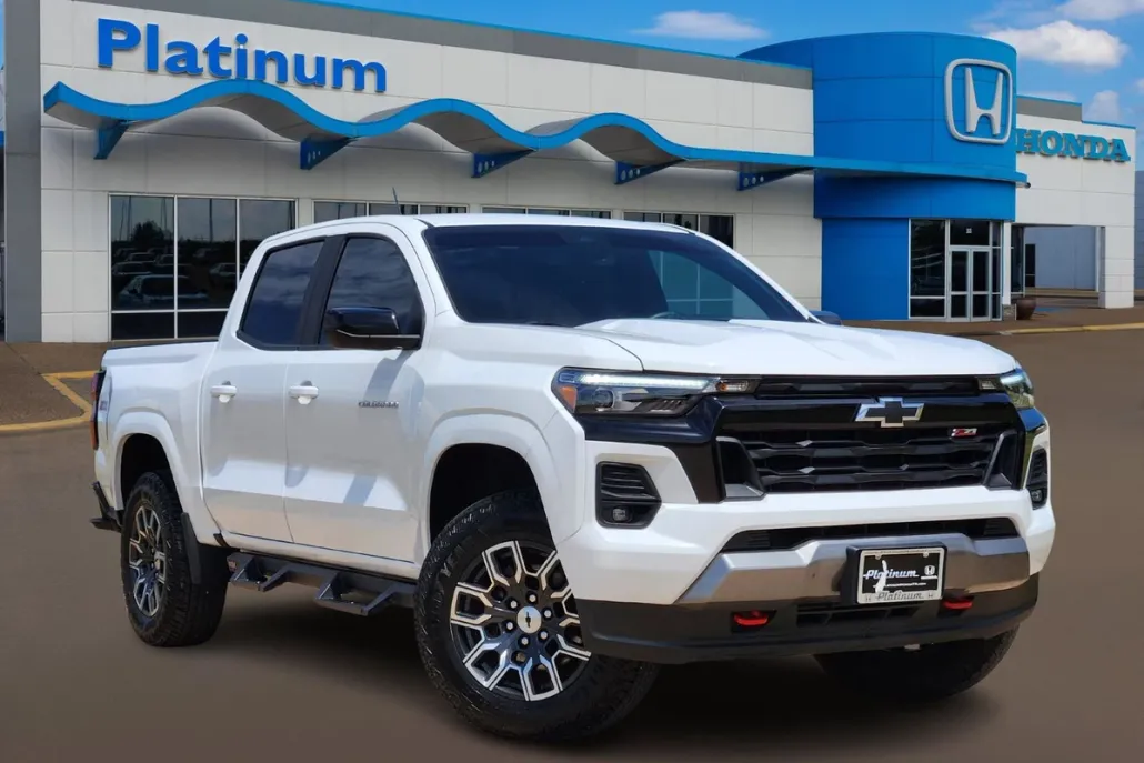 2023 Chevrolet Colorado Z71 photo 1