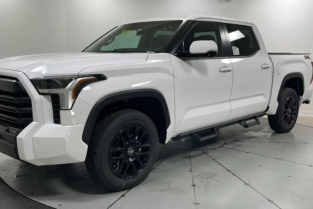 2026 Toyota Tundra SR5 CrewMax photo 1