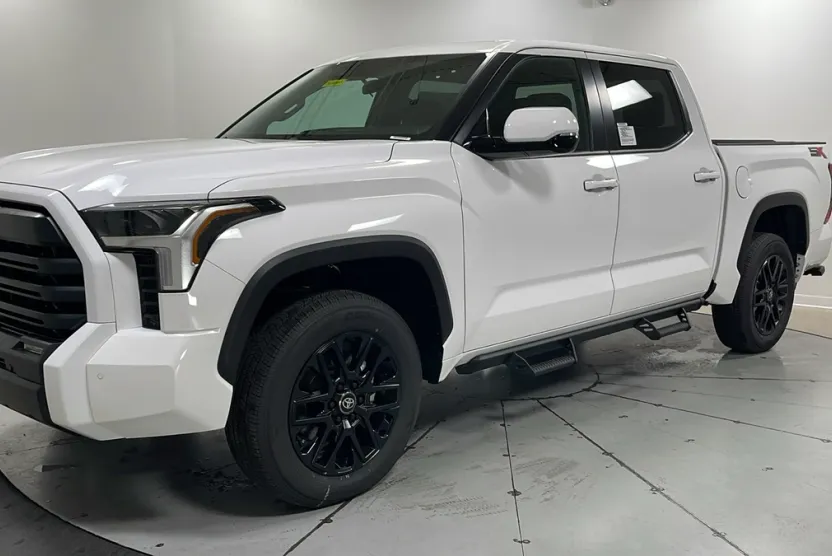 2026 Toyota Tundra SR5 CrewMax photo 1