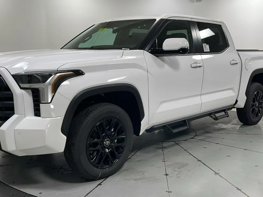 2026 Toyota Tundra SR5 CrewMax photo 1