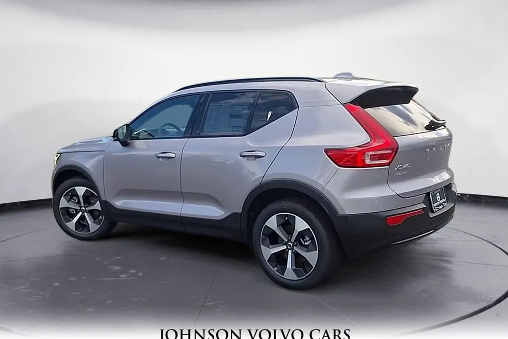 2026 Volvo XC40 Plus photo 1