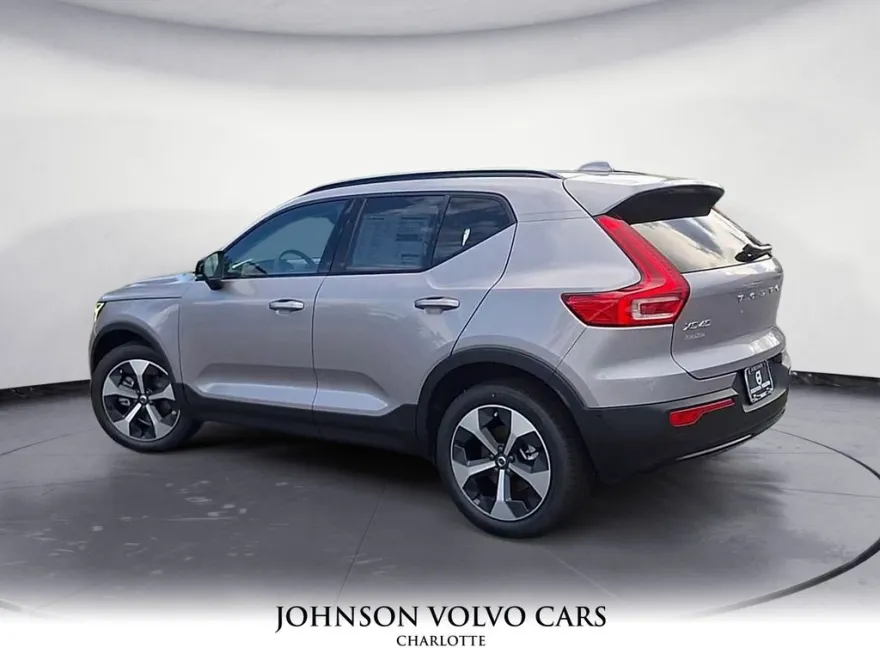 2026 Volvo XC40 Plus photo 1