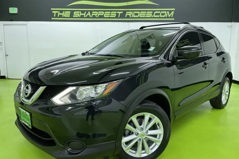 2017 Nissan Rogue SV photo 1