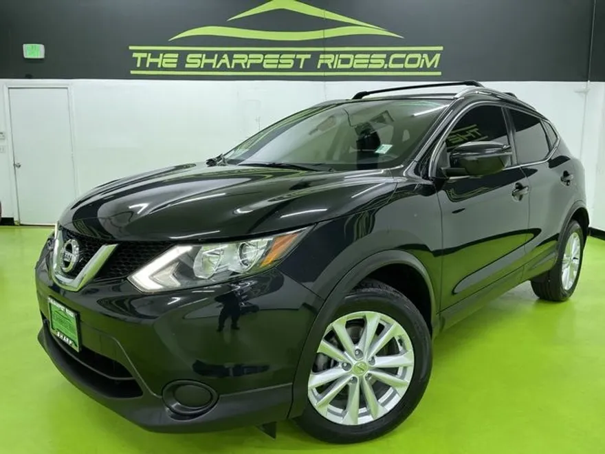 2017 Nissan Rogue SV photo 1