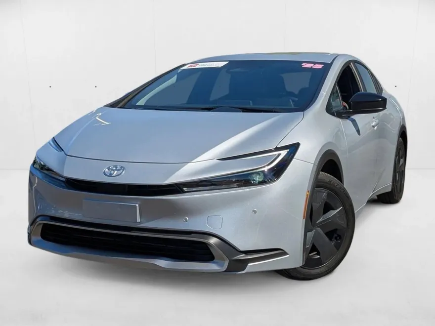 2025 Toyota Prius Plug-in Hybrid SE photo 1