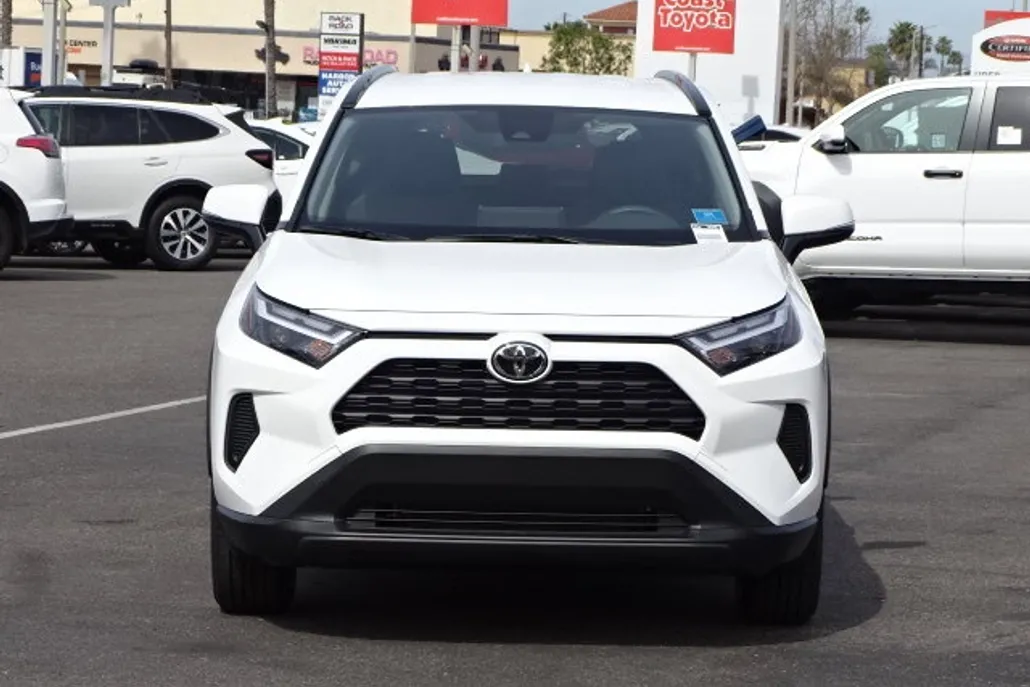2025 Toyota RAV4 XLE photo 1