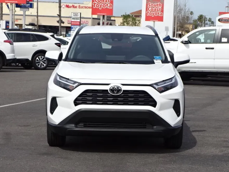 2025 Toyota RAV4 XLE photo 1