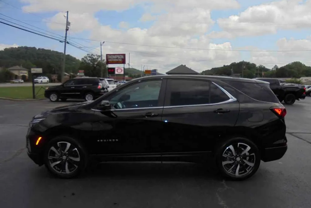 2022 Chevrolet Equinox LT photo 1