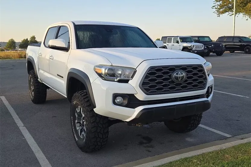 2020 Toyota Tacoma TRD Off-Road photo 1