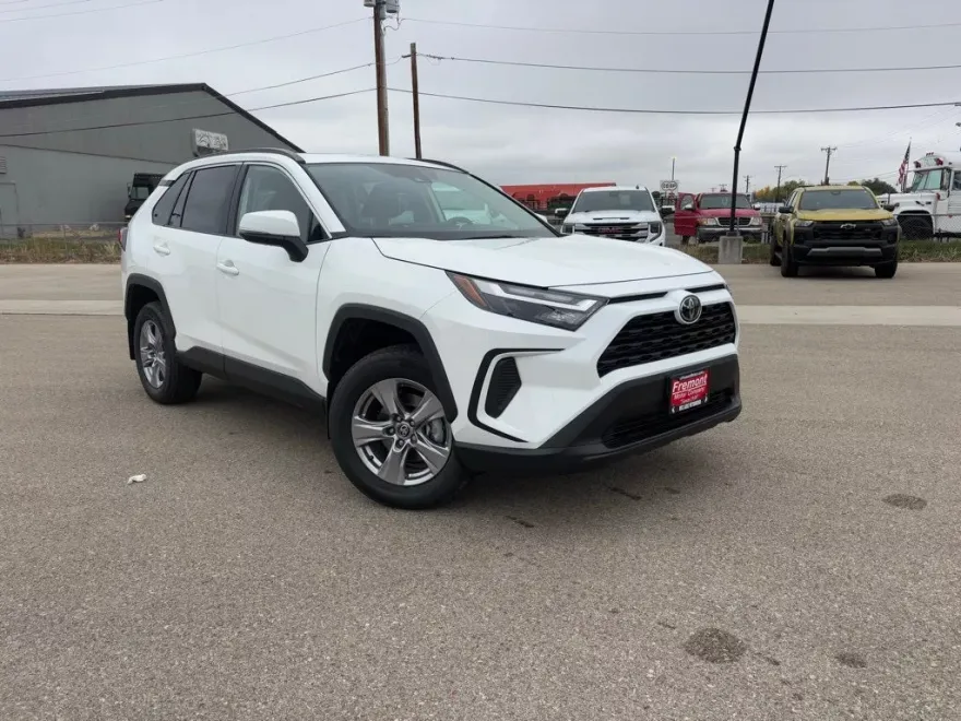 2025 Toyota RAV4 XLE photo 1
