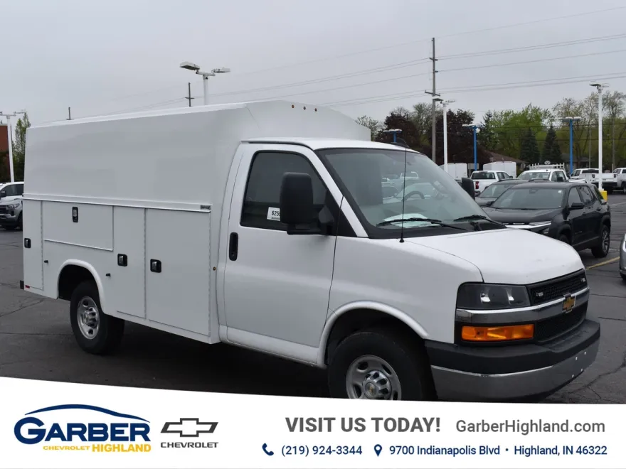 2025 Chevrolet Express Cutaway 3500 photo 1