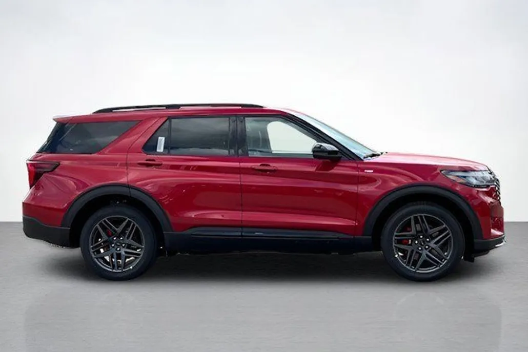 2025 Ford Explorer ST-Line photo 1