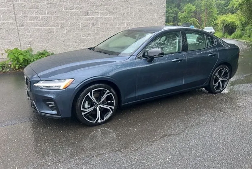 2024 Volvo S60 B5 Core photo 1