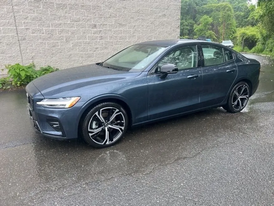 2024 Volvo S60 B5 Core photo 1