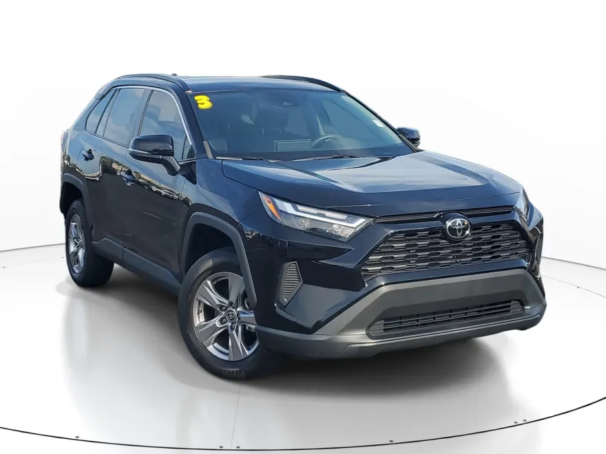 2023 Toyota RAV4 XLE photo 1