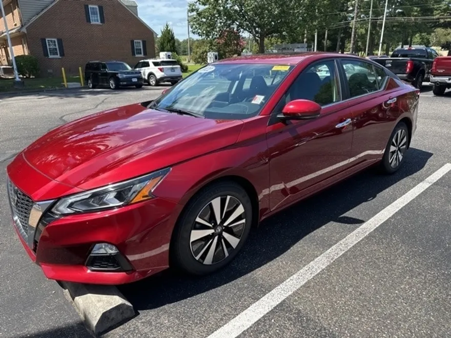 2022 Nissan Altima 2.5 SV photo 1