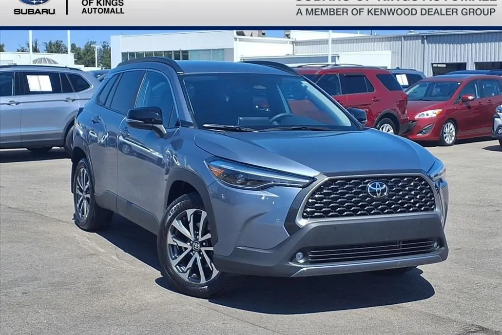 2025 Toyota Corolla Cross XLE photo 1