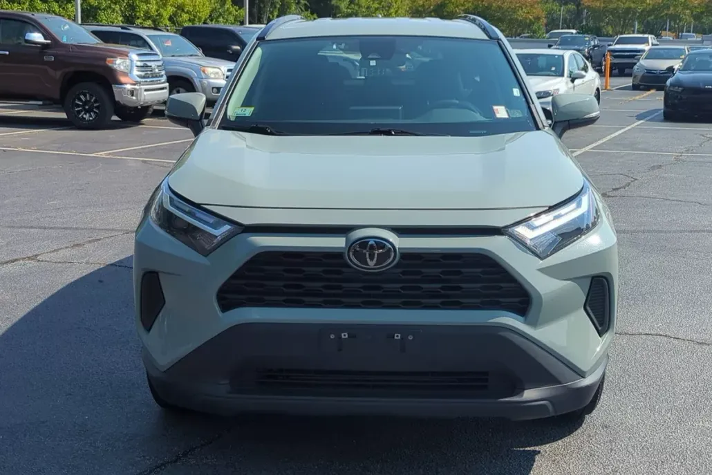 2023 Toyota RAV4 XLE photo 1