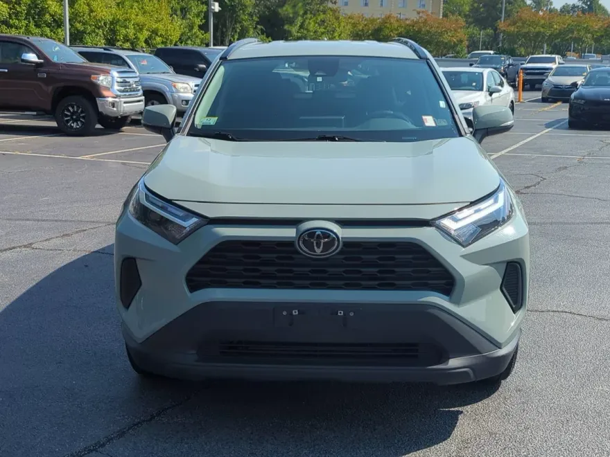 2023 Toyota RAV4 XLE photo 1