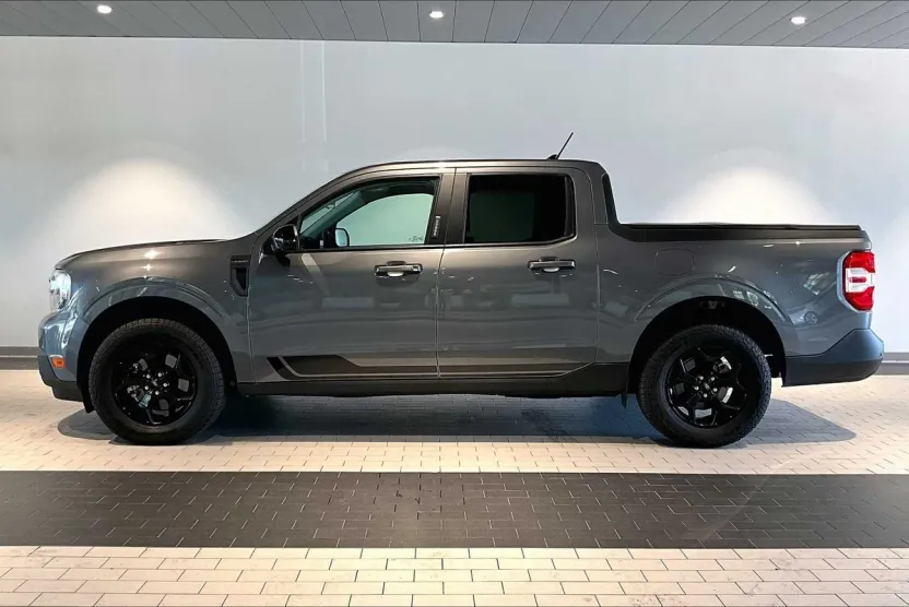 2022 Ford Maverick Lariat photo 1