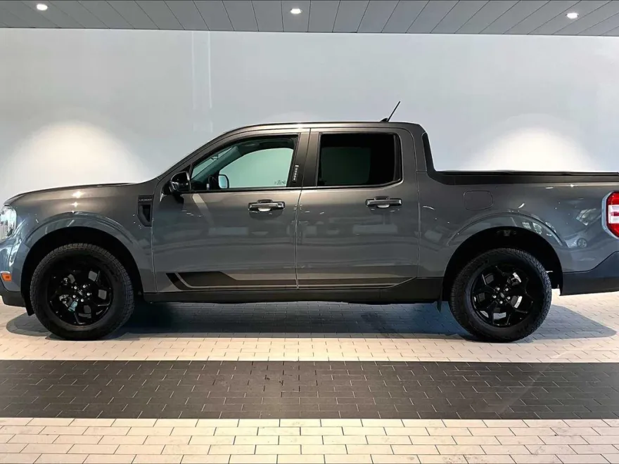 2022 Ford Maverick Lariat photo 1