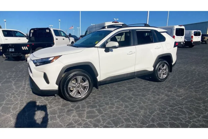 2024 Toyota RAV4 XLE photo 1