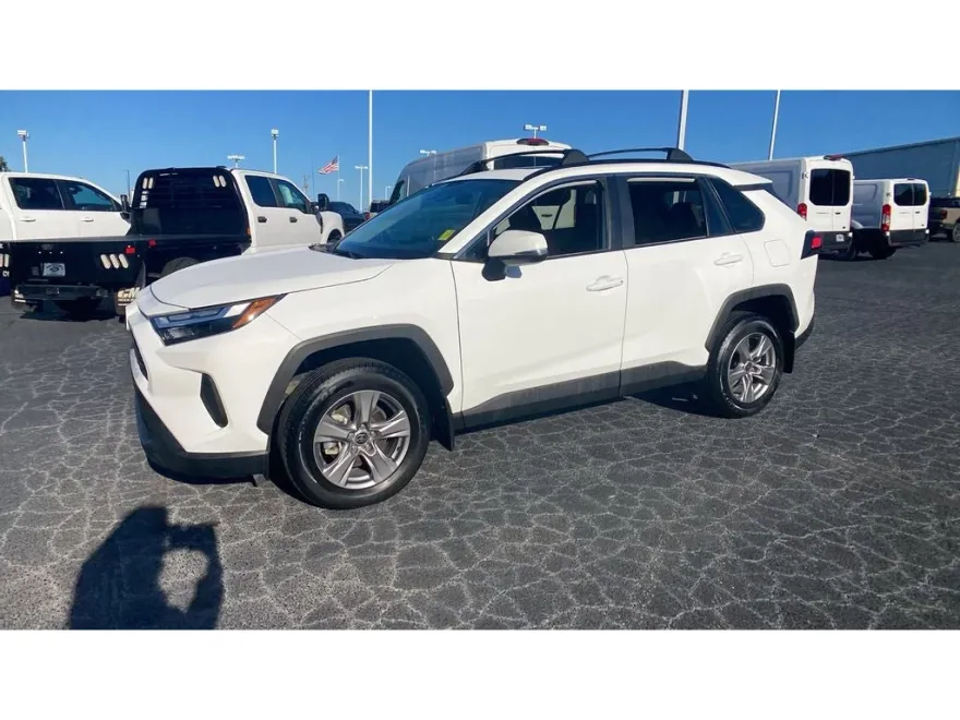 2024 Toyota RAV4 XLE photo 1