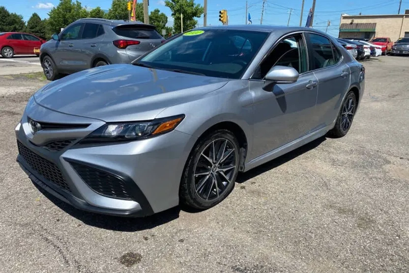 2022 Toyota Camry SE photo 1