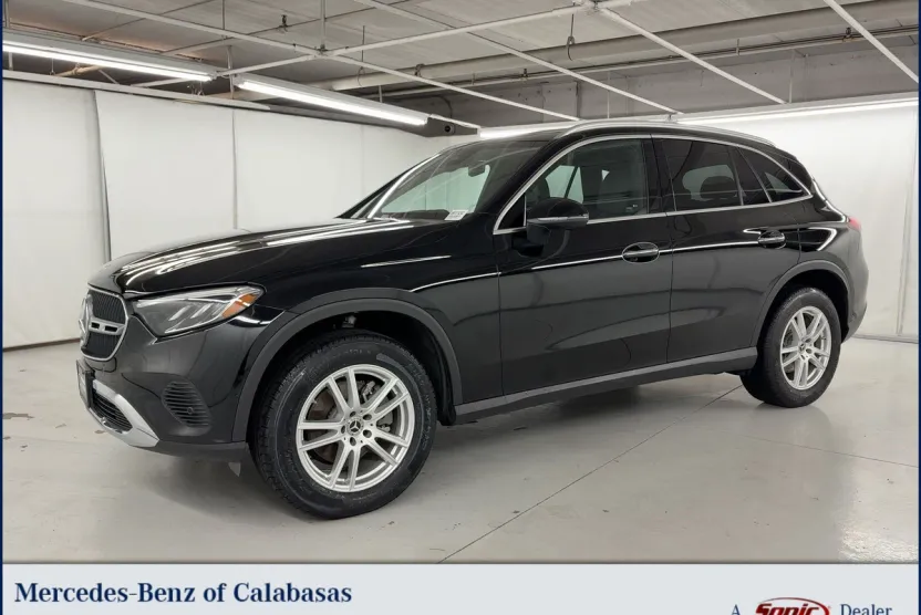 2025 Mercedes Benz GLC 300 photo 1