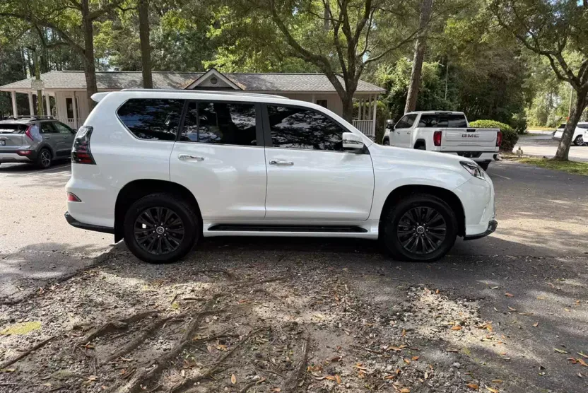 2023 Lexus GX 460 Luxury photo 1