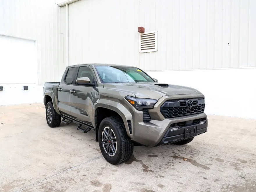 2024 Toyota Tacoma TRD Sport photo 1