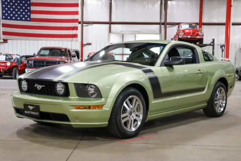 2005 Ford Mustang GT photo 1