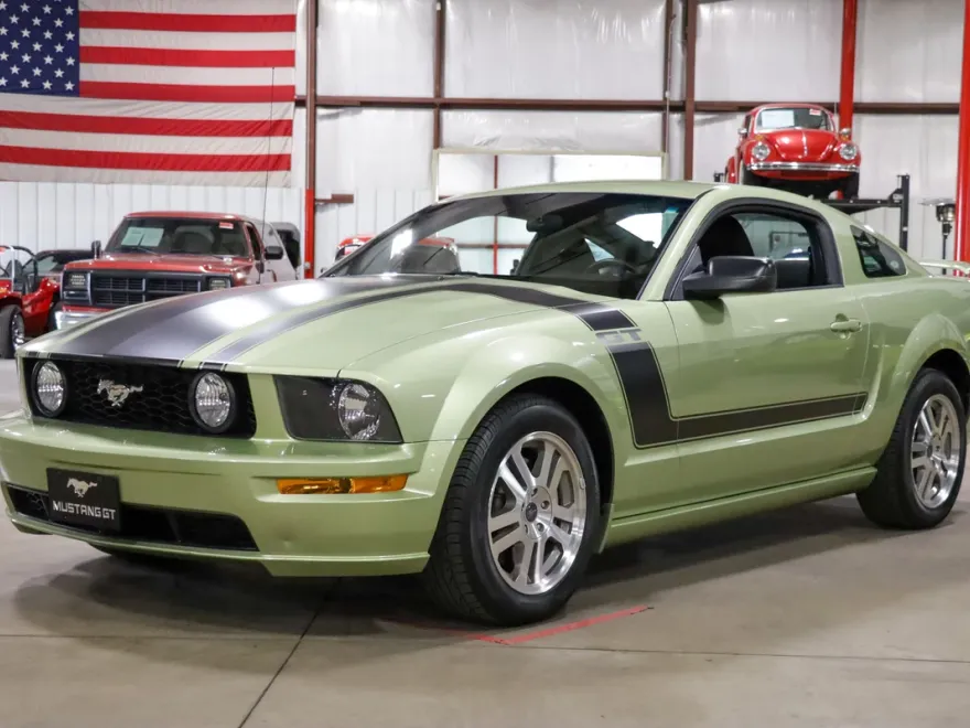 2005 Ford Mustang GT photo 1